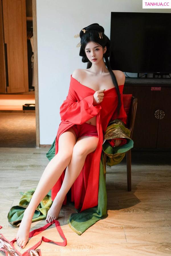   [XiuRen]高清写真图 2025.04.09 No.10126 雪糕CiCi 性感古风第37张图片